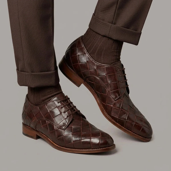 Men's elegant vintage dark brown derby in woven leather
